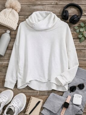 Fabletics White Hooded Sweatshirt Size 1X Cowl Neck Cropped Pullover Athleisure